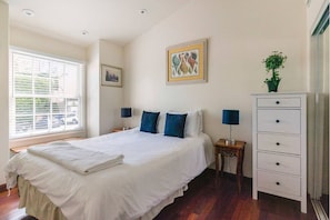 2 bedrooms, iron/ironing board, travel cot, free WiFi