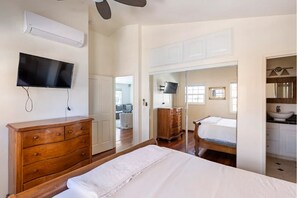2 chambres, fer et planche à repasser, lit de bébé portatif