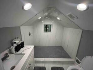 Combined shower/bathtub - 2686-Events- b-day, Brunch, Photo/Video etc. (420) (Atlanta)