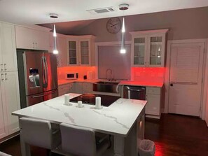 Fridge, microwave, oven, stovetop - 2686-Events- b-day, Brunch, Photo/Video etc. (420) (Atlanta)