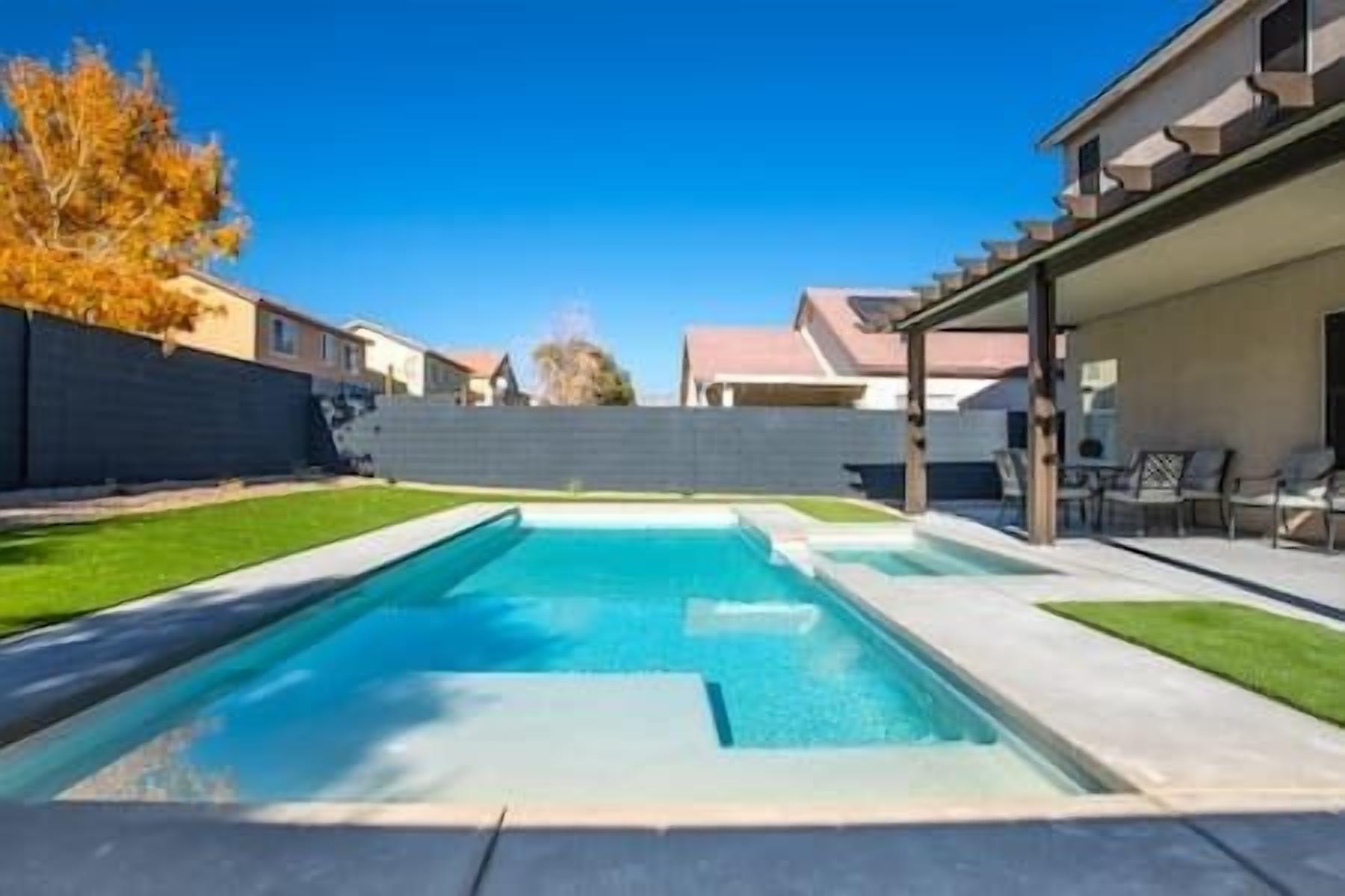 Postmodern 2100sqft 4BR with Pool Table and Arcade