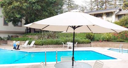 Fully furnished, condo in Downtown Saratoga. Close to all Bay Area.