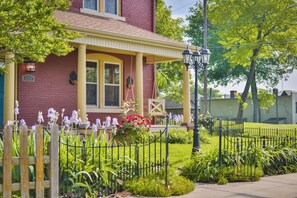 Property grounds - 1847 Historic Home with River Views (Cape Girardeau)