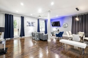 Smart TV, fireplace, stereo - Luxury 4BR With NEW POOL (Decatur)