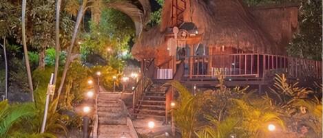 Fachada del alojamiento - Noche