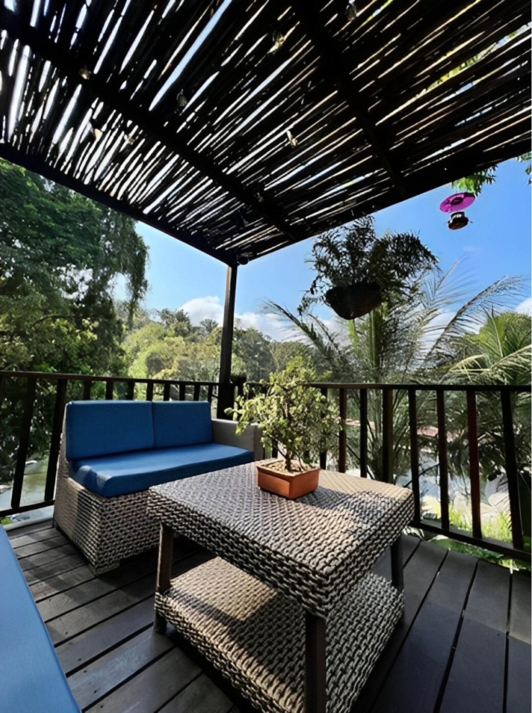 Comfort Cabin | Living area | 32-inch TV with satellite channels