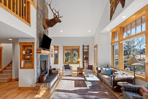 Curley Bear Lodge | Big Sky Town Center