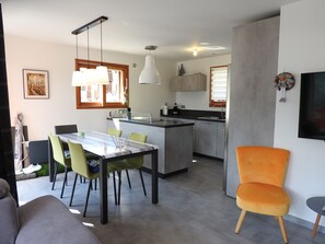 Dining - Nice chalet for 8 persons to 1.5 km from ski slopes (Saint-Chaffrey)