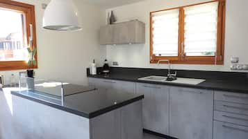 Coffee/tea maker, fridge, microwave, oven