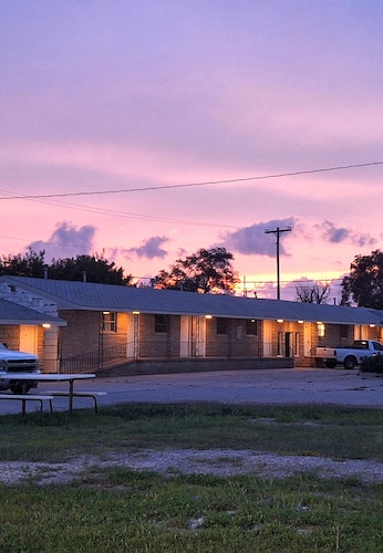 Comanche inn