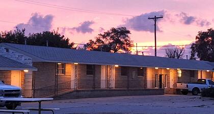 Comanche inn