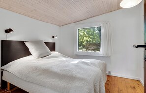 5 bedrooms, travel cot, free WiFi