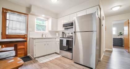 Cozy & Comfortable 1 Bedroom Suite