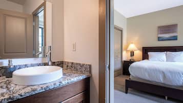 Condo | Bathroom
