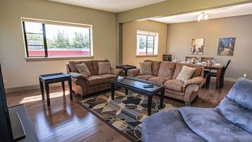Condo | Living area | 40-inch flat-screen TV with cable channels, TV