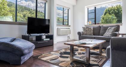Selkirk Snug by Revelstoke Vacations