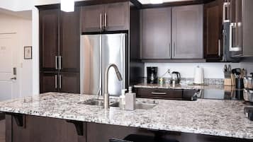 Condo | Private kitchen | Full-sized fridge, microwave, oven, stovetop