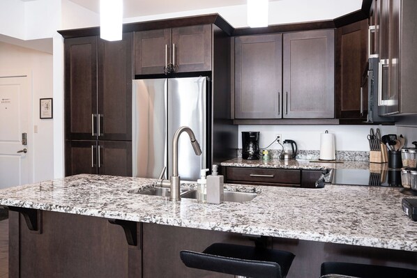 Condo | Private kitchen | Full-sized fridge, microwave, oven, stovetop - Selkirk Snug by Revelstoke Vacations (Revelstoke)