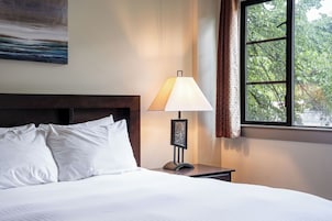 Condo | 2 bedrooms, free WiFi, bed sheets