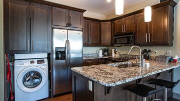 Condo | Private kitchen | Full-sized fridge, microwave, oven, stovetop