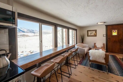 Ski/Mountain Bike Cabin, hot tub, amazing views, 6 acres