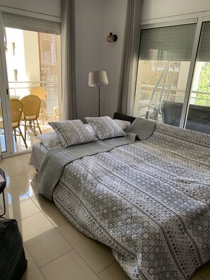 3 bedrooms, free WiFi, bed sheets, wheelchair access