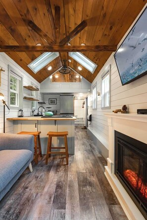 Interior - Green Mountain Tiny House: a mountainside retreat (Jamaica)