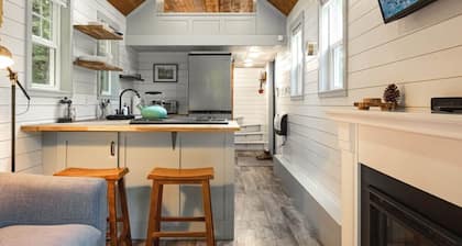 Green Mountain Tiny House: a mountainside retreat