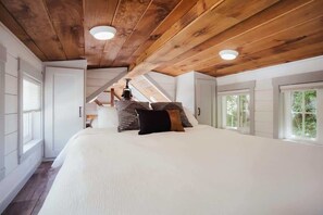 1 bedroom, free WiFi, bed sheets - Green Mountain Tiny House: a mountainside retreat (Jamaica)