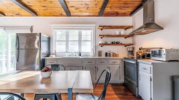 Réfrigérateur, four, plaque de cuisson, cafetiÚre/bouilloire