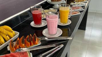 Café da manhã self-service grátis todos os dias