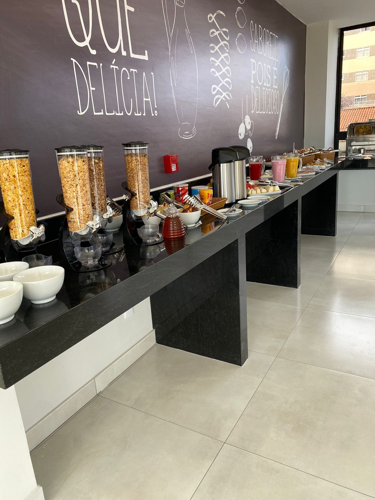 Desayuno autoservicio gratuito y diario
