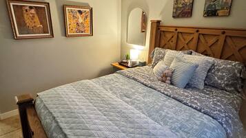 3 bedrooms, desk, travel crib, free WiFi