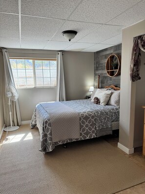 3 bedrooms, desk, travel cot, free WiFi