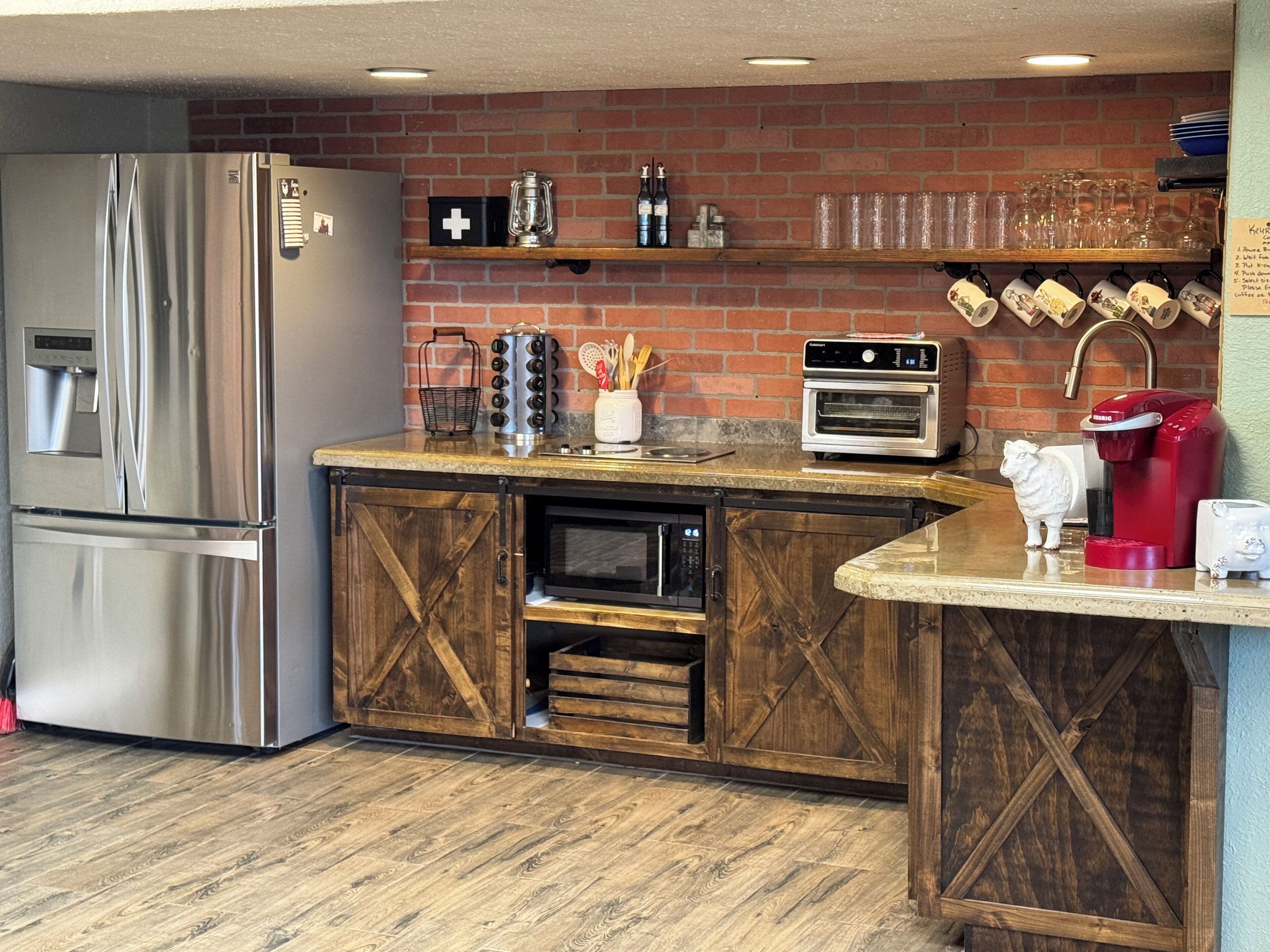 Fridge, microwave, stovetop, coffee/tea maker