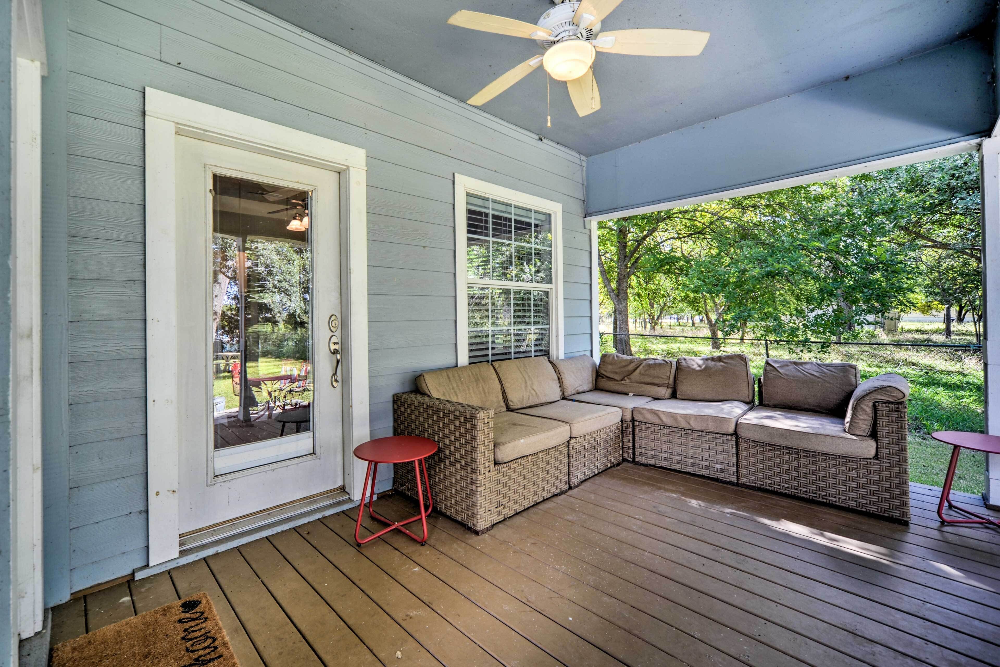 'The Petite Lake House' in Seguin w/ Patio!