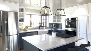 Kaffetrakter/tekoker, kjøleskap, mikrobølgeovn og ovn