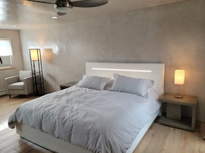 4 bedrooms, iron/ironing board, free WiFi, bed sheets - Charming Adobe Retreat - Mountain Views - Hot Tub & Fire Pit (Santa Fe)