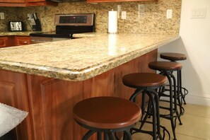 Fridge, microwave, oven, stovetop - Summer Pool Villa In Miami (Homestead)