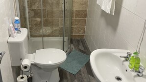 Appartamento Comfort | Bagno | Combinazione doccia/vasca, asciugamani