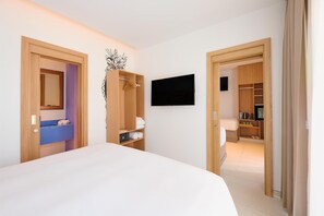 Family Room, Multiple Beds (Kite Room) - Fuwairit Kite Beach, Tapestry Collection By Hilton (Fuwayrit)