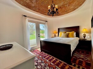 2 habitaciones, escritorio, tabla de planchar con plancha y wifi gratis