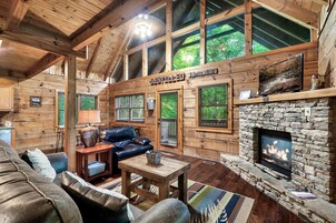 基本小屋 | 起居區 | 40-吋 LCD 液晶電視、衛星頻道、電視