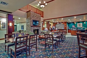 Dining - Chic 1BR Suite w/ Kitchen | Free Breakfast + Pool (Tucson)