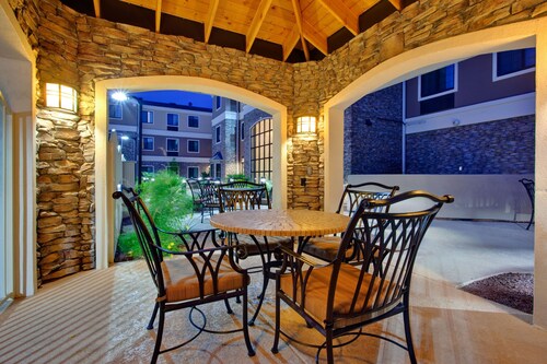 1 Bed Suite w/ Sofa Bed Near Tucson Airport
