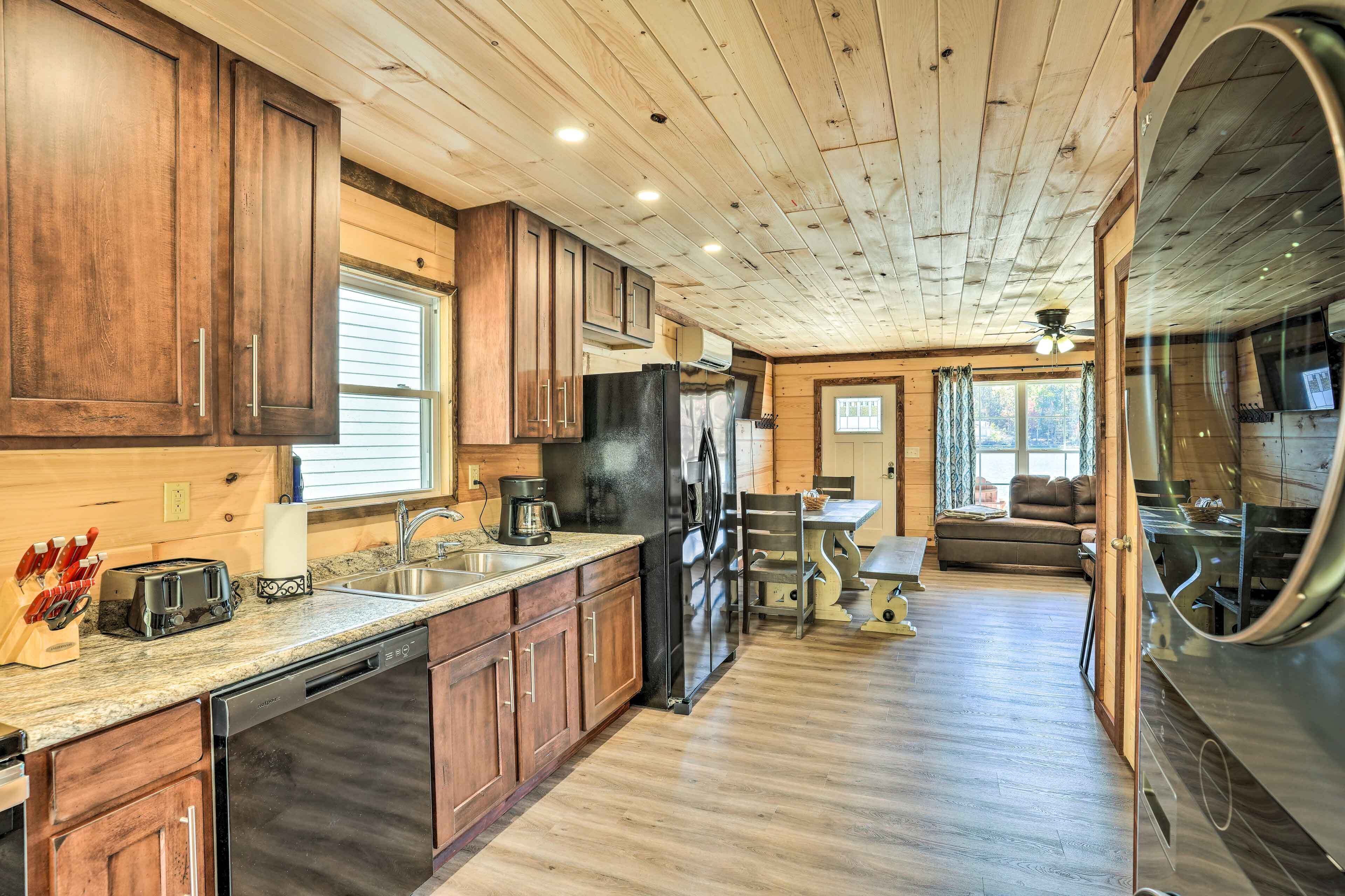 Fridge, microwave, stovetop, dishwasher