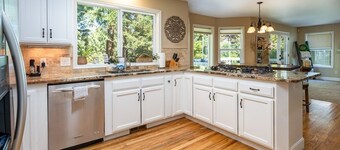 Bella: luxury, spacious 5 BR, game room, fire pit