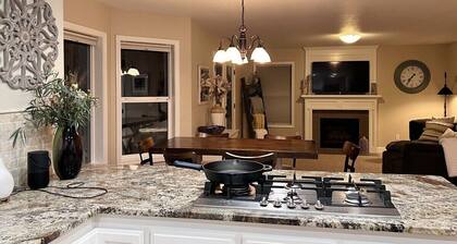 Bella: luxury, spacious 5 BR, game room, fire pit