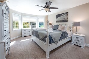 5 bedrooms, desk, iron/ironing board, travel cot - Bella: luxury, spacious 5 BR, game room, fire pit (Corvallis)