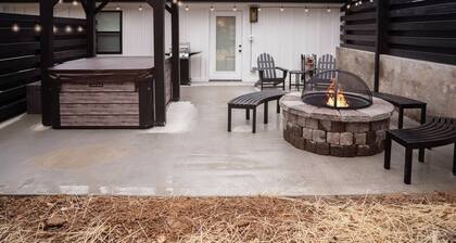 Stunning, Newly Renovated Villa! Close to Strip #2